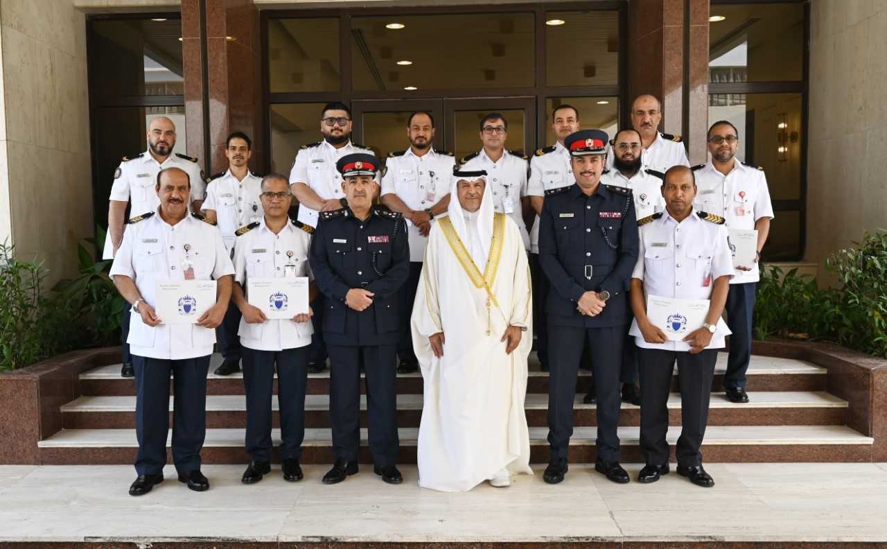 بمناسبة تحقيق عدداً من الإنجازات الدولية وكيل وزارة الداخلية لشئون الجنسية والجوازات والإقامة يستقبل موظفي جوازات المطار<